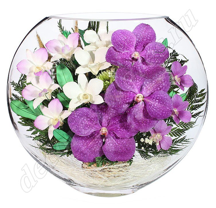 Микс орхидей в стеклянной вазе