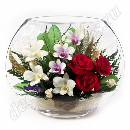 Яркий букет из роз и орхидей в вазе