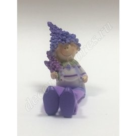 Сувенир Мальчик с лавандой (полистоун), 9 см, фиолетовый