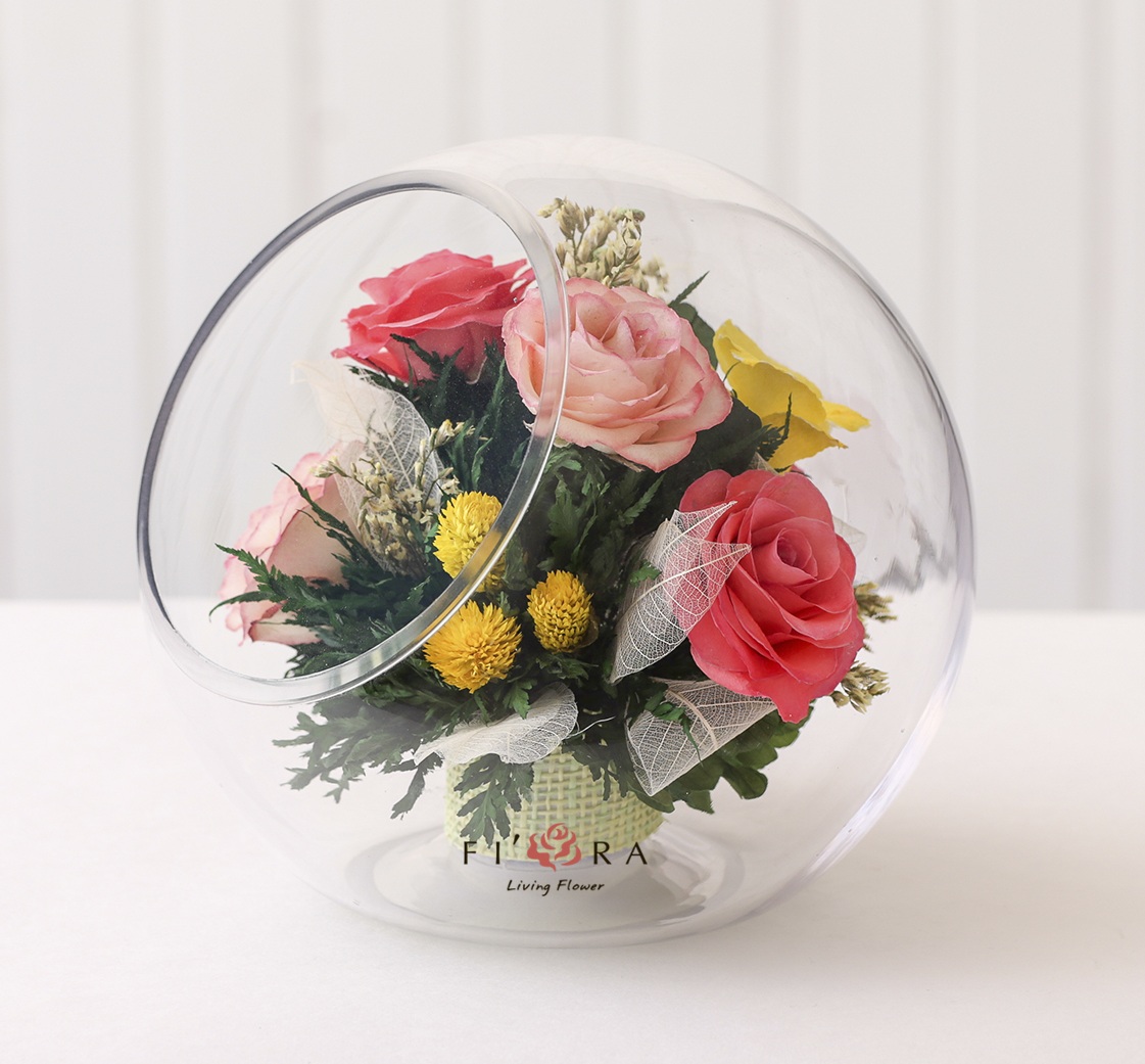 Микс роз и орхидей в скошенной вазе