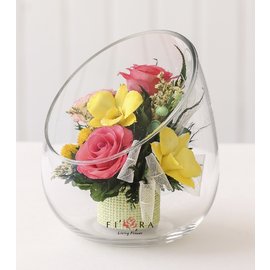 Микс роз и орхидей в овальной вазе