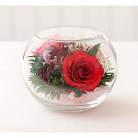 Микс разноцветных роз в круглой вазе