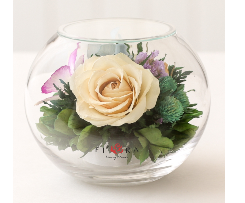 Микс роз и орхидей с гортензией в круглой вазе