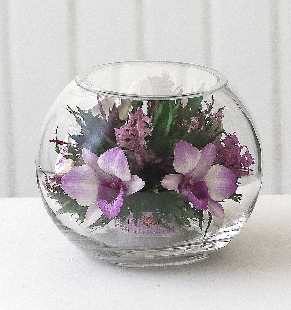 Микс орхидей в круглой вазе (Цветы в стекле)