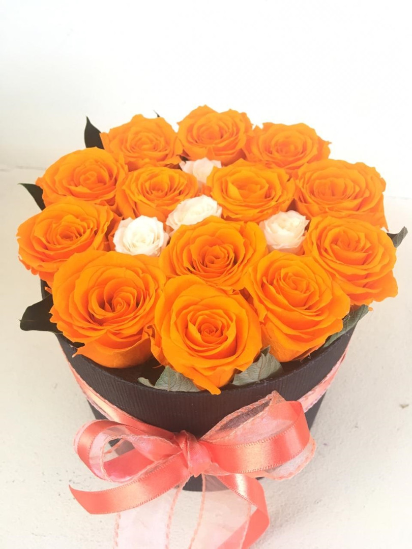 Стабилизированные розы "Оранжевые и белые"