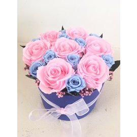 Стабилизированные розы "Голубые и розовые"