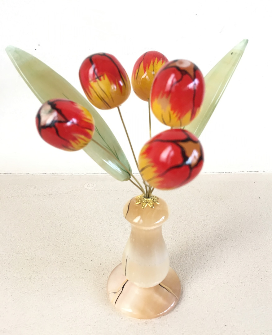 Цветы из селенита в вазе (Тюльпаны)
