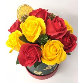 Новогодний мыльный букет "Красные и желтые розы"