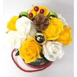 Новогодний мыльный букет "Белые и желтые розы"