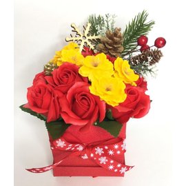 Новогодний букет "Мыльные розы и сакура"