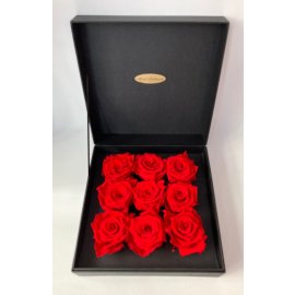 Стабилизированные розы в коробке с гравировкой
