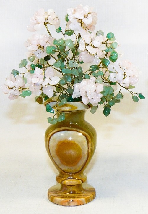 Букет розовых хризантем в вазе оникс