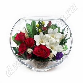 Плоская ваза с розами и орхидеями
